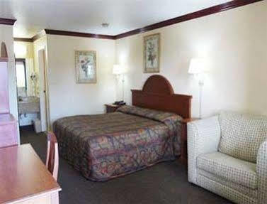 Hotel Super 8 By Wyndham 2*