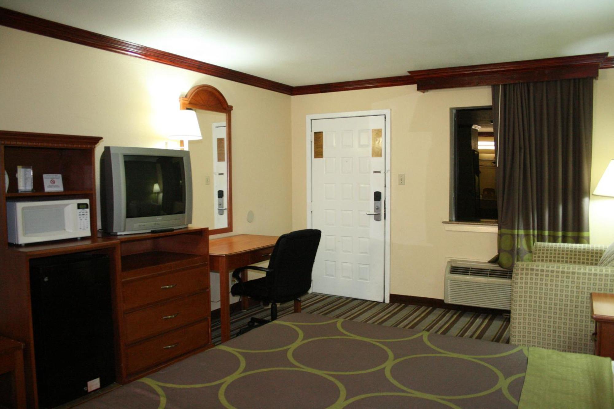Super 8 By Wyndham Hotel 2*