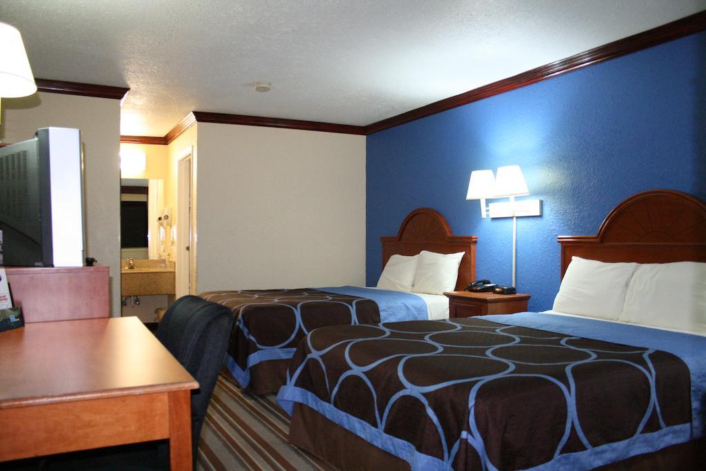 Super 8 By Wyndham Hotel 2*